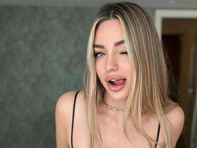 NICOLEYOUTH free sexy photo