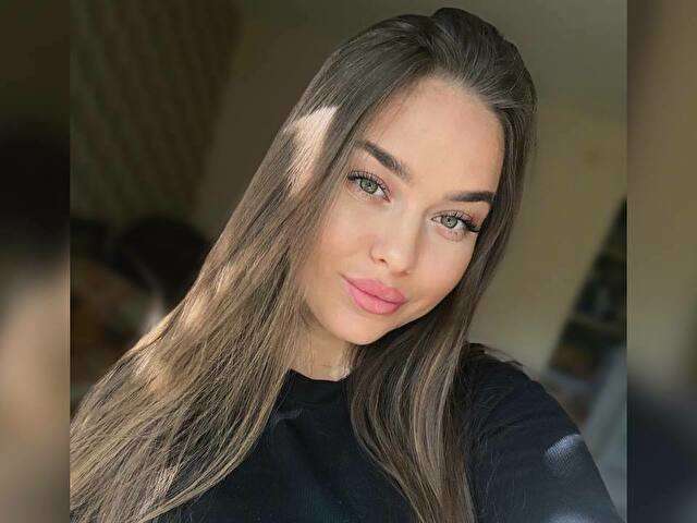 LILYPURPLE free sexy photo