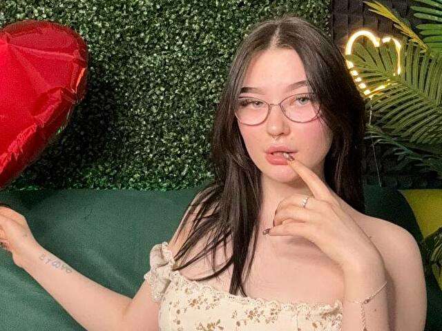 MILLIE free hard sexy photo