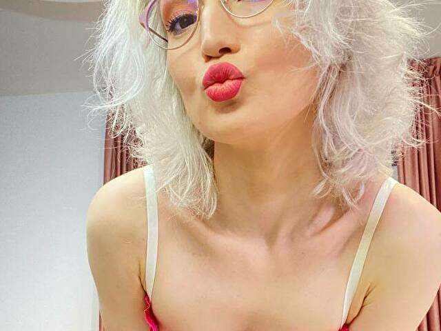 LOONYANNIE1 free sexy photo