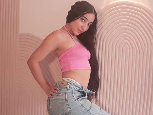 EMMATEYLOR1 free sexy photo