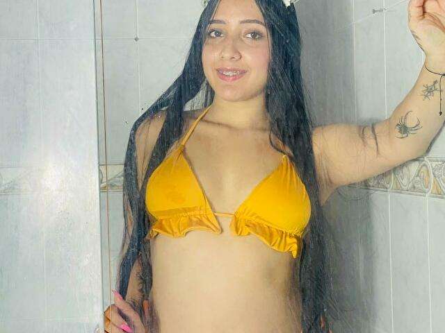 EMMATEYLOR1 free sexy photo