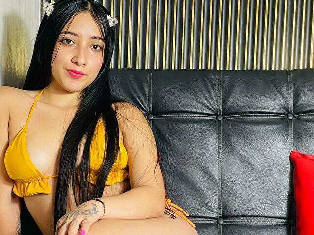 EMMATEYLOR1 free sexy photo