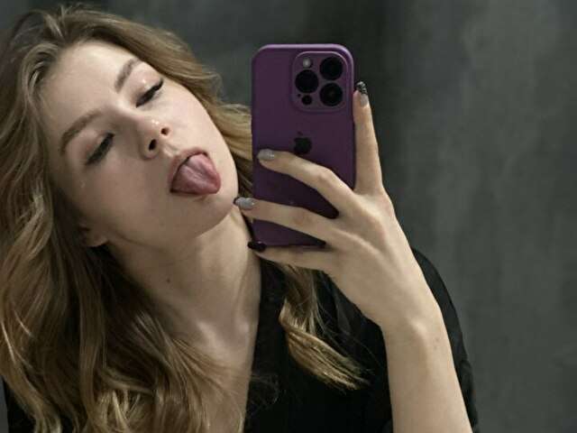 KIRATEASE free sexy photo