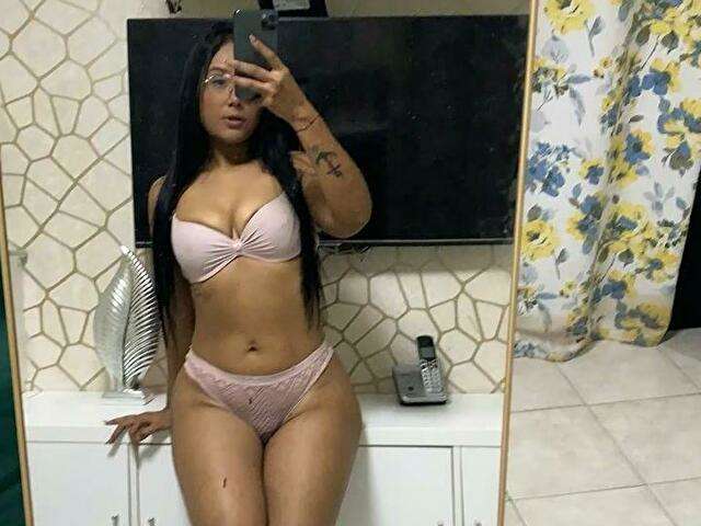 LUCIANAA1 free sexy photo