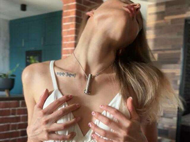 LISASCHIELE free sexy photo