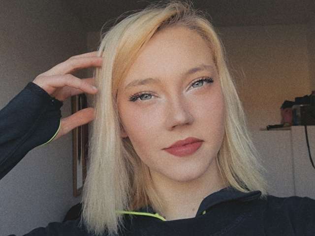 SARAHSEXDOLL free sexy photo