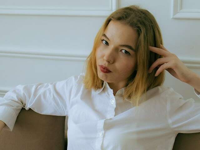 EMILYLUVVV free sexy photo