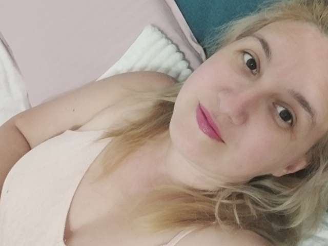 BLONDEAMALIA free sexy photo