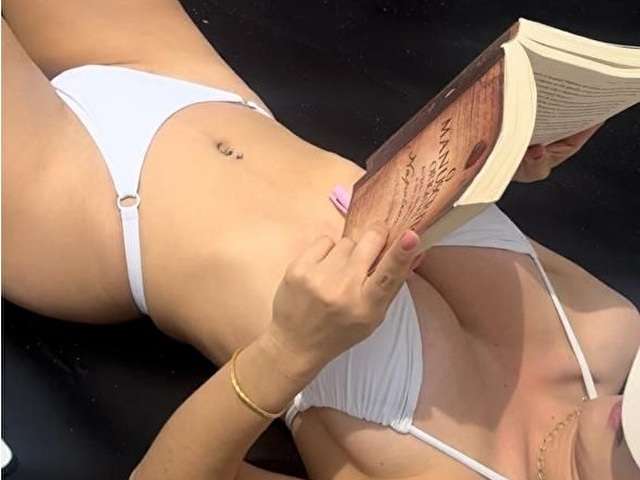 EMLILYPARIS free sexy photo