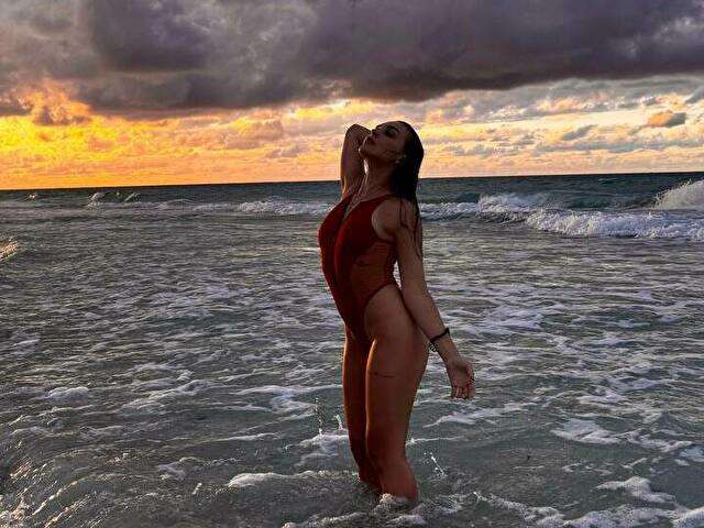 YOURALISA free sexy photo