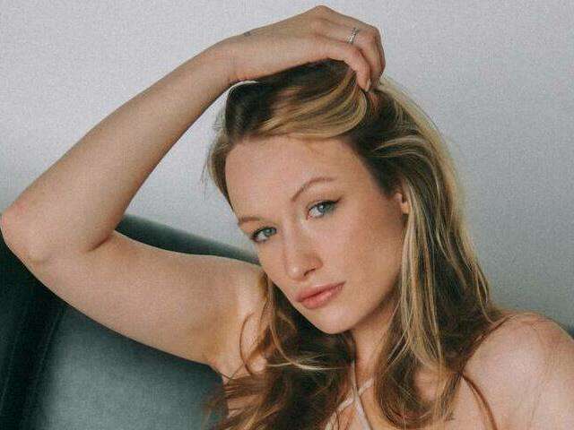 YUNGLINA free sexy photo