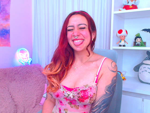 SUZANNE22 free sexy photo