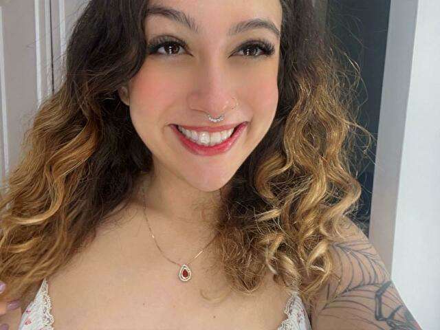 SUZANNE22 free sexy photo
