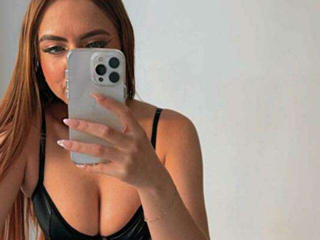 IVONNESAENZ free sexy photo