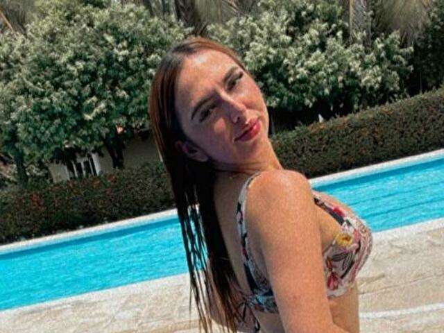 IVONNESAENZ free sexy photo