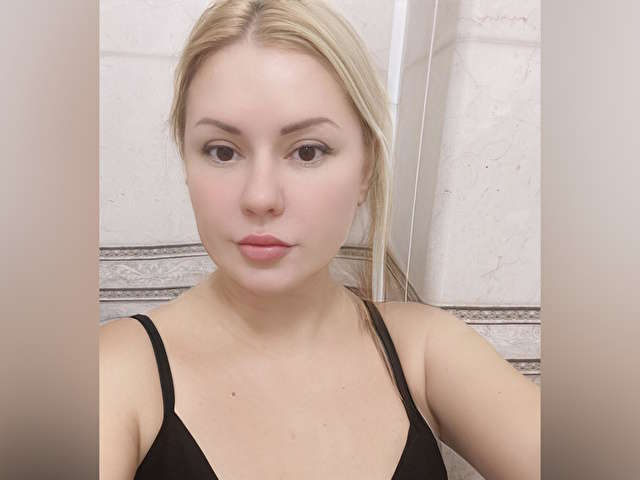 CRYSTALLEYES free sexy photo