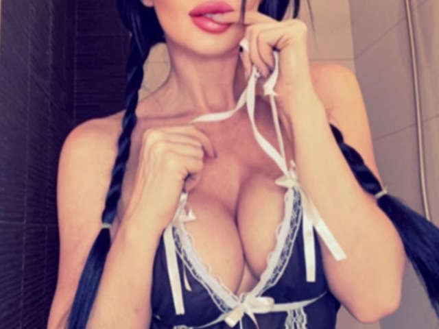 YOURQUEEN free sexy photo