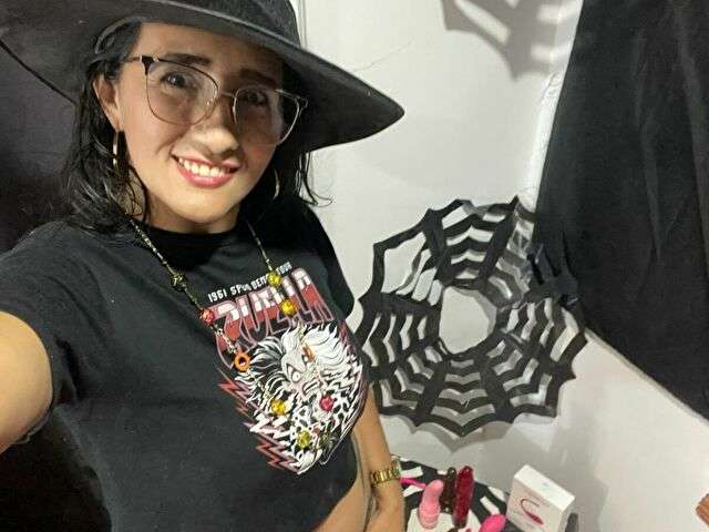 LUCYYNAUGTHY free sexy photo