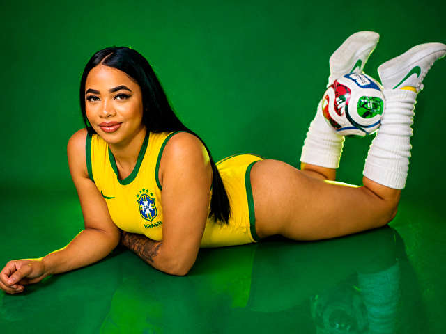 KARLABELUCCI free sexy photo