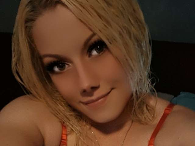 GEILBLONDJE free sexy photo