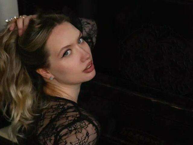 NICOLE4 free sexy photo