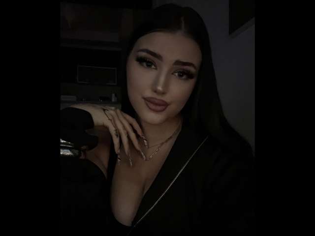 MIAKISS22 free sexy photo
