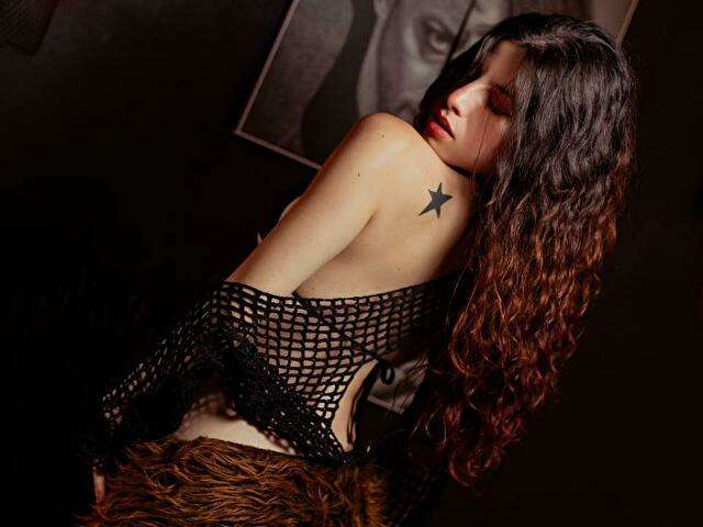 LOLAMUSTAINE free sexy photo
