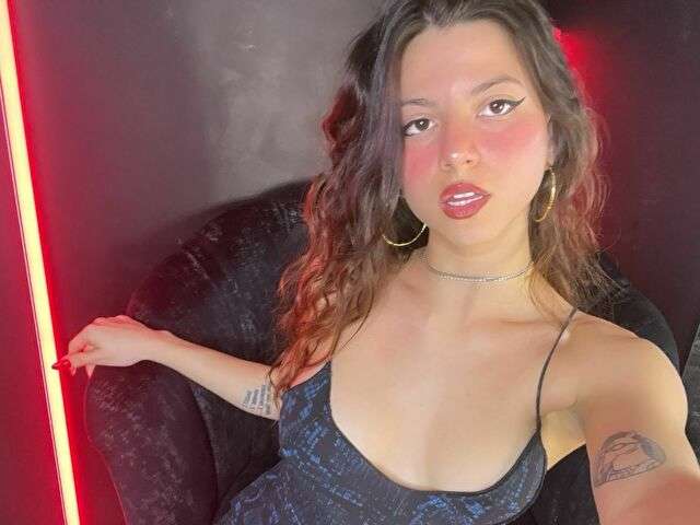 LOLAMUSTAINE free sexy photo