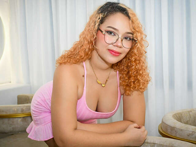 DAPHNELOVE free sexy photo