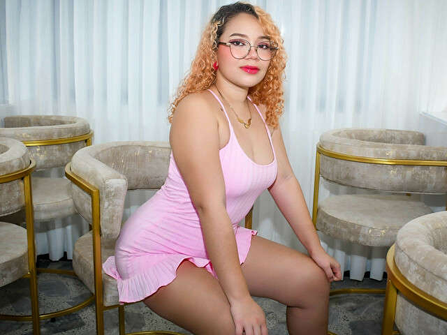 DAPHNELOVE free sexy photo