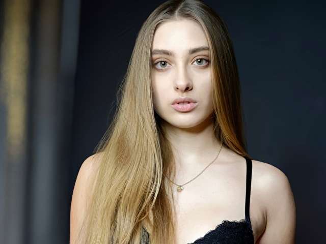 ALICECUTES free sexy photo