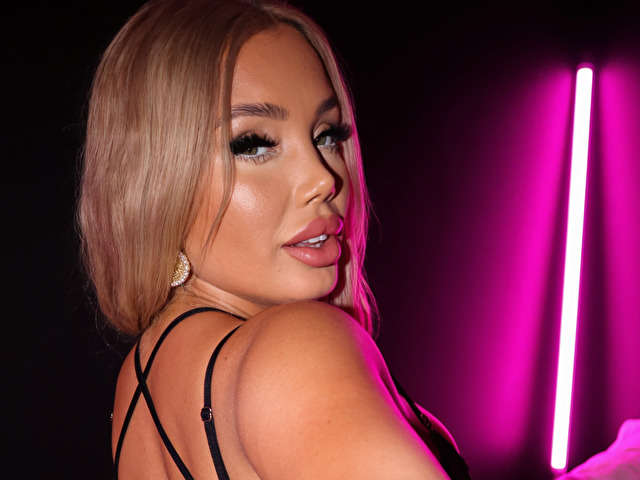 BLOSSOMBIA free sexy photo