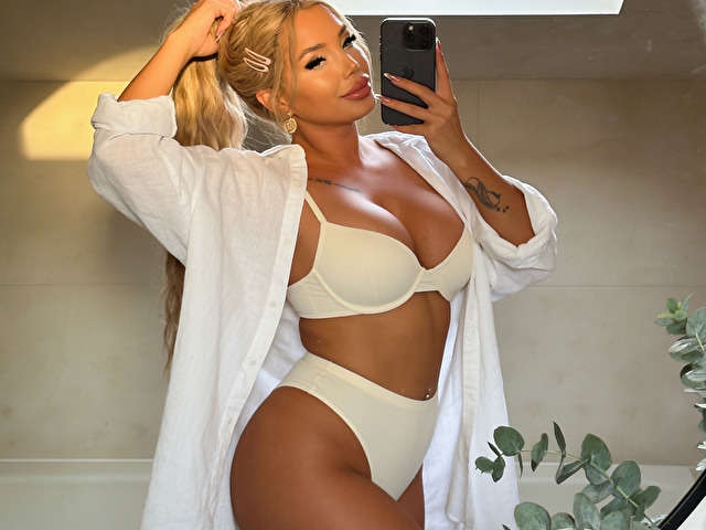 BLOSSOMBIA free sexy photo