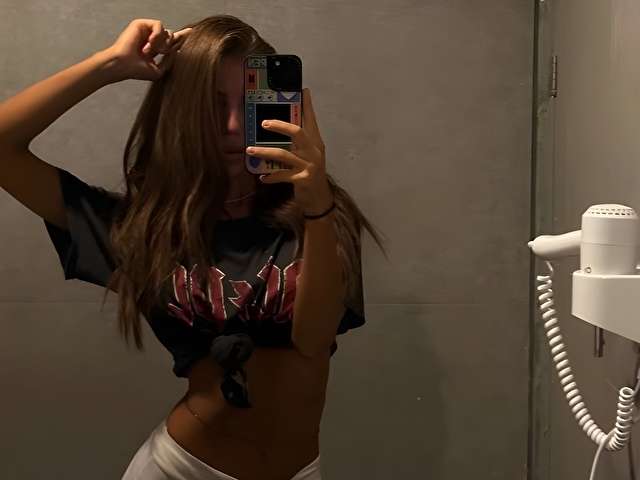 EMILYGRACEY free sexy photo