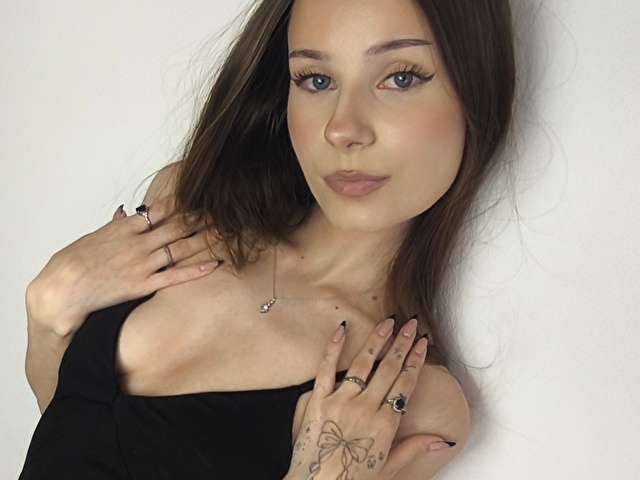 EMILYCUTE1 free sexy photo