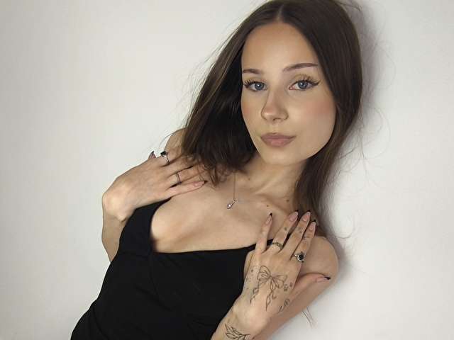 EMILYCUTE1 free sexy photo