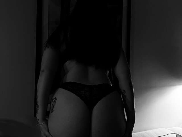 CAMILLEEEE free sexy photo