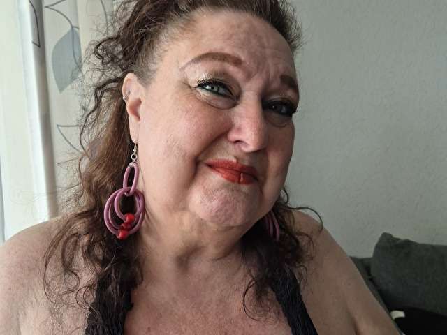 COUGAR free sexy photo