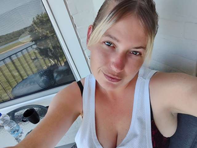 MYSTERYWOMAN free sexy photo