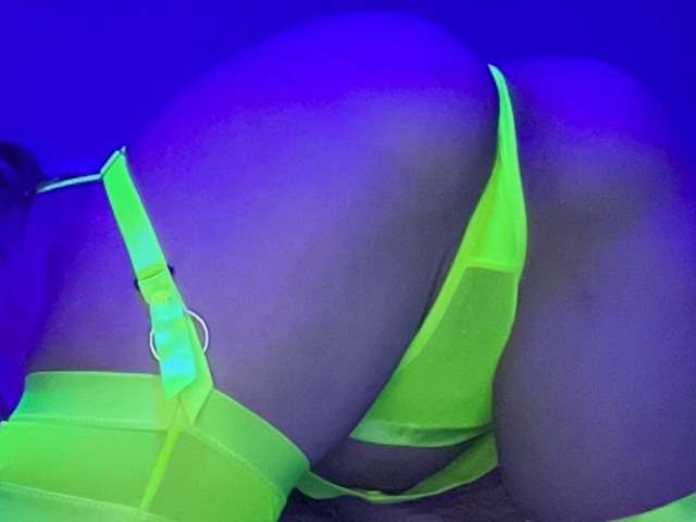 NIKKIE25 free sexy photo