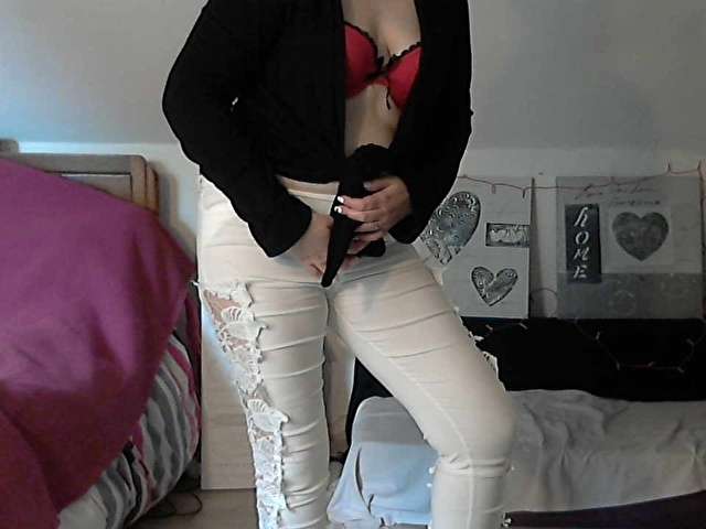 SOFIE free sexy photo