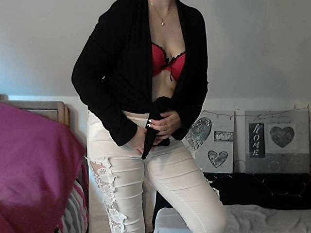 SOFIE free sexy photo